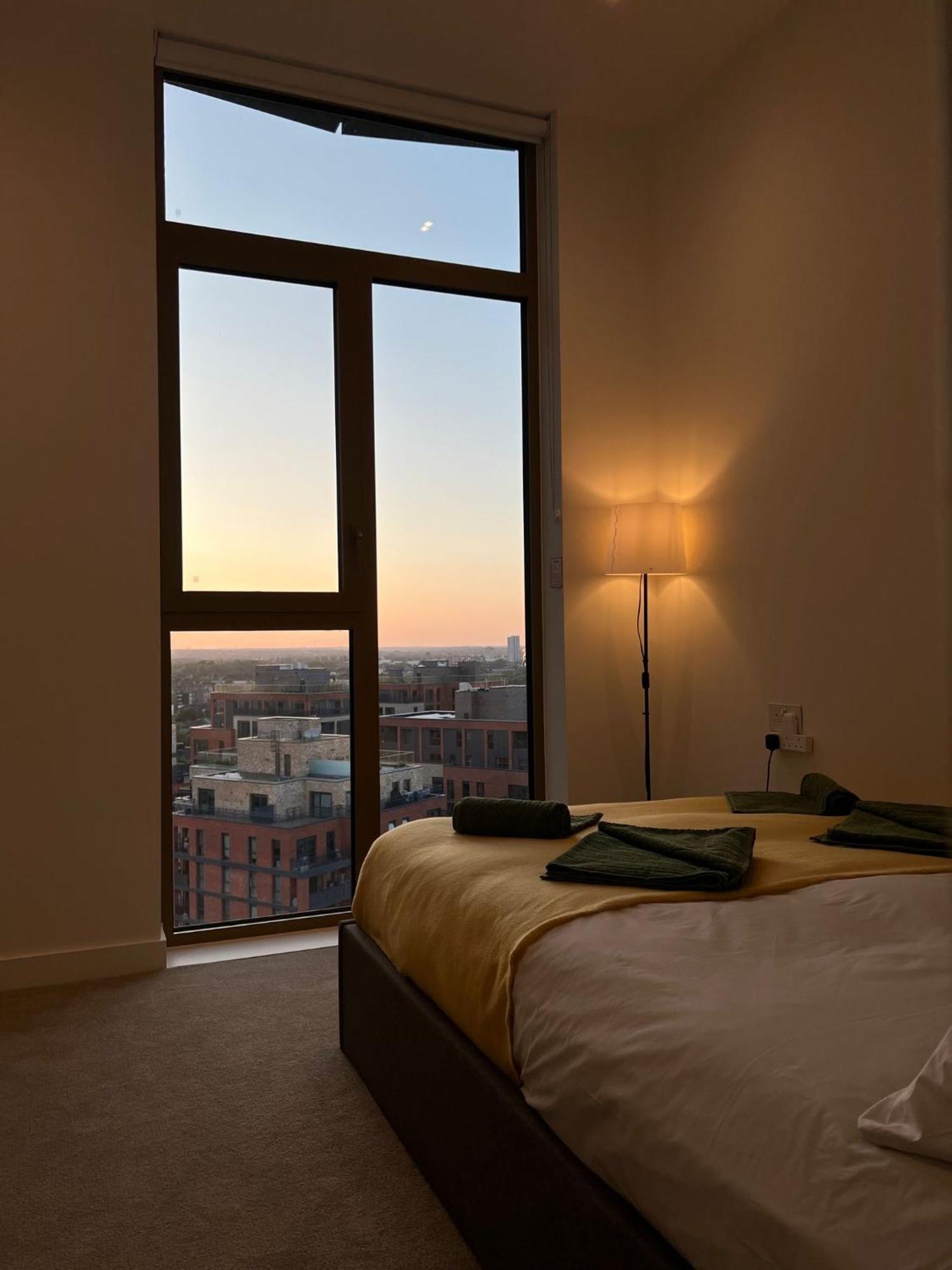 Cozy Room With Private Bathroom In Luxurious Flat Λονδίνο Εξωτερικό φωτογραφία